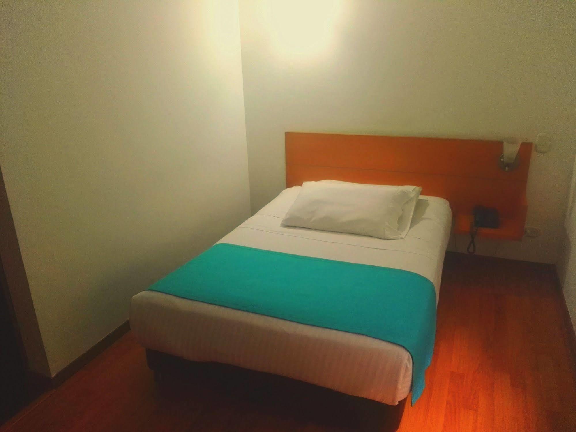 Ayenda Abitare 56 Hotel Богота Екстериор снимка
